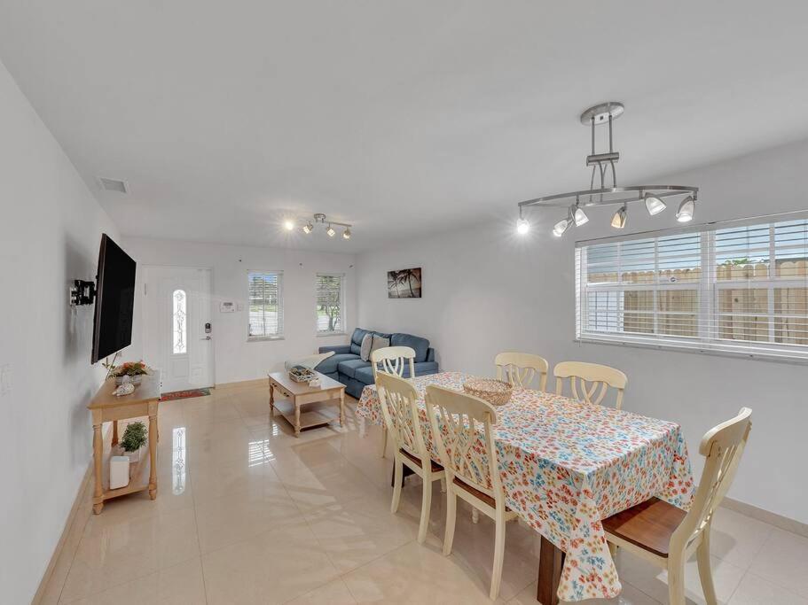 Supervilla - Lakefront - Sunsets, Kayaks, Grill Fort Lauderdale Exterior foto