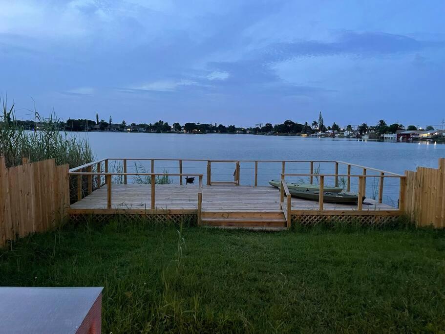 Supervilla - Lakefront - Sunsets, Kayaks, Grill Fort Lauderdale Exterior foto