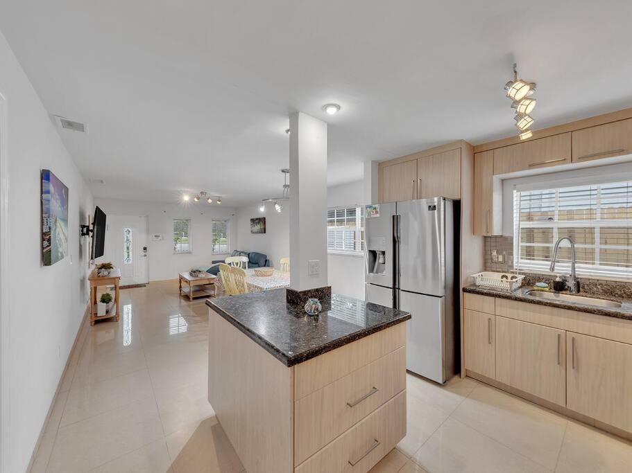 Supervilla - Lakefront - Sunsets, Kayaks, Grill Fort Lauderdale Exterior foto
