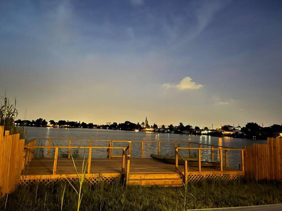 Supervilla - Lakefront - Sunsets, Kayaks, Grill Fort Lauderdale Exterior foto